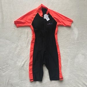 NWT✨zip up rash guard swimsuit two tone color